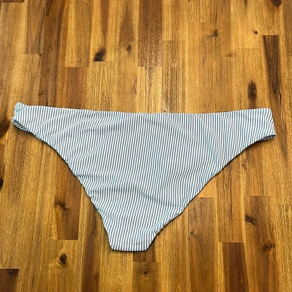 J. Crew NWT Hipster bikini bottom in seersucker size 2X - Picture 3 of 3